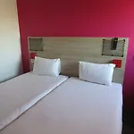 Hotel Hotelf1 Massy Tgv *