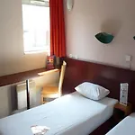 Hotelf1 Massy Tgv Отель *