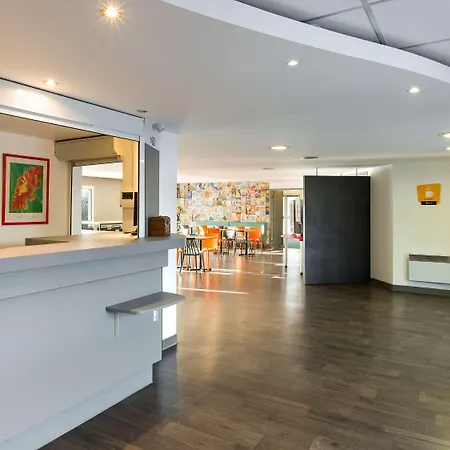 Hotel Hotelf1 Massy Tgv