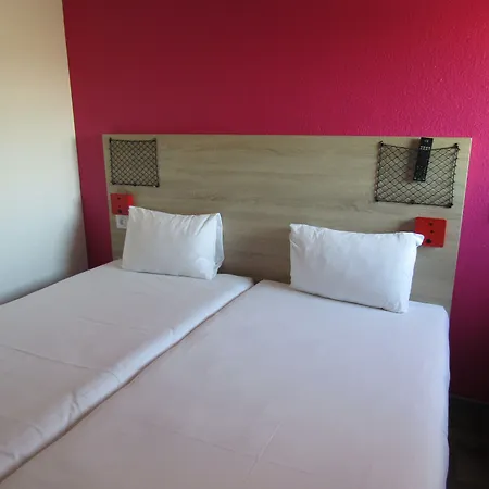 Hotel Hotelf1 Massy Tgv *