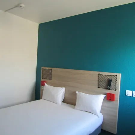 Hotel Hotelf1 Massy Tgv *