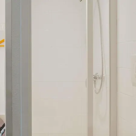 ホテル Hotelf1 Massy Tgv イニー