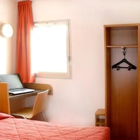 Hotel Hotelf1 Massy Tgv *