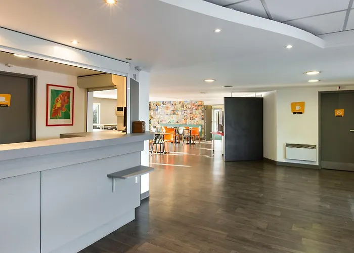 Hotel Hotelf1 Massy Tgv