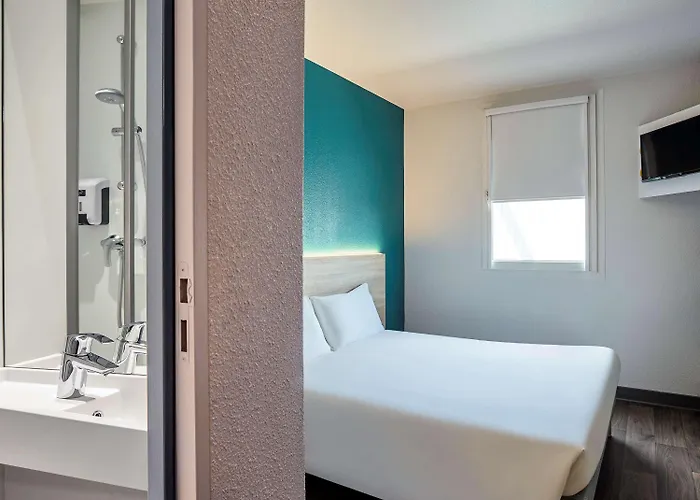 Hotelf1 Massy Tgv Hotel *