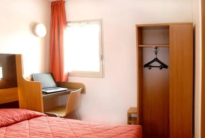 Hotel Hotelf1 Massy Tgv *